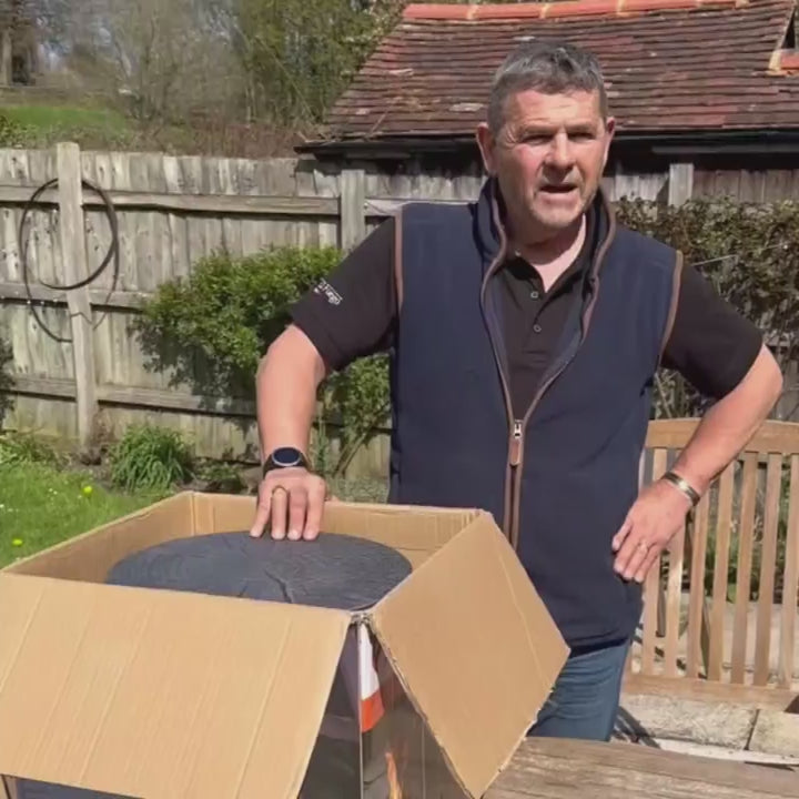 Încarcă clipul video: 